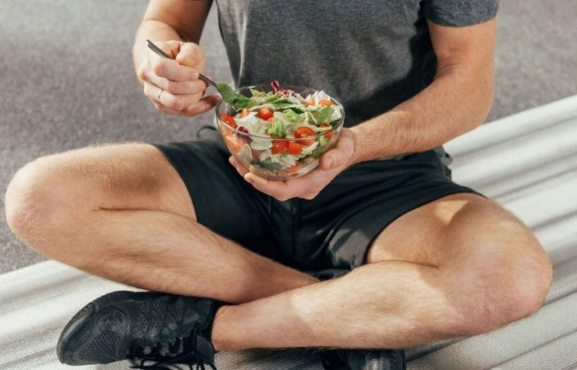 重訓後吃什麼？健身教練的黃金飲食指南與常見錯誤解析