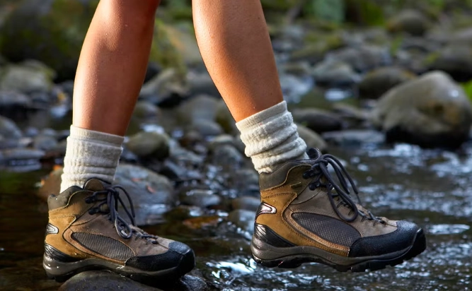 登山鞋不防水怎麼辦？專家解析原因與實用解決方案