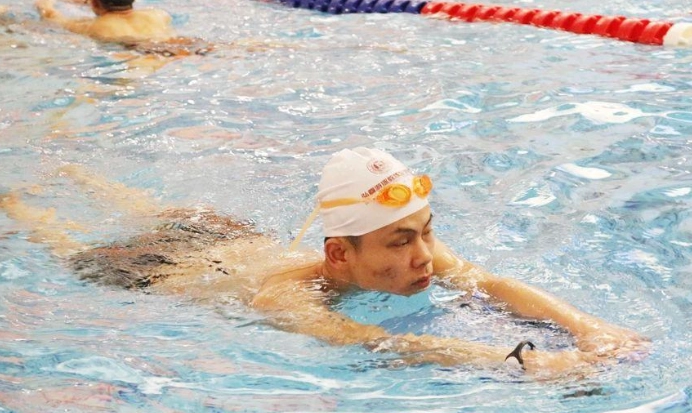 游泳避免肌肉流失