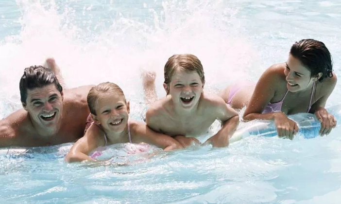 每天游泳一小時：最被低估的全身運動，如何徹底改變你的生活？