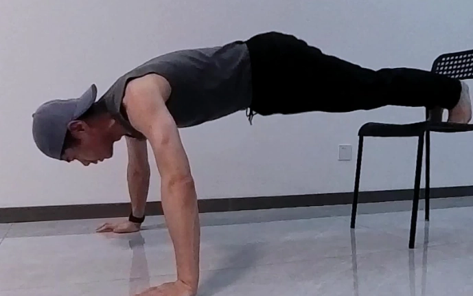 居家徒手健身全攻略：零器材打造全身訓練與健康體態