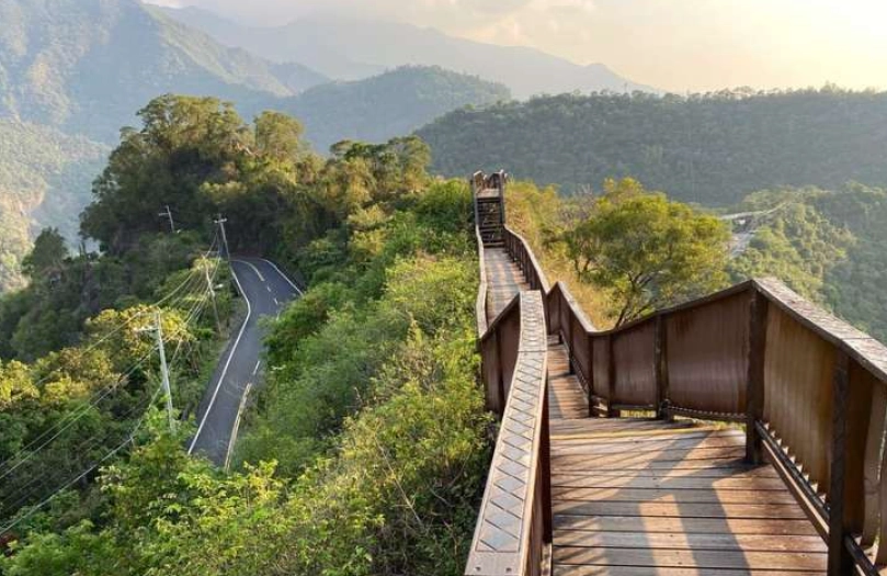 高雄爬山一日遊全攻略：新手路線、私房秘境、交通美食一次看