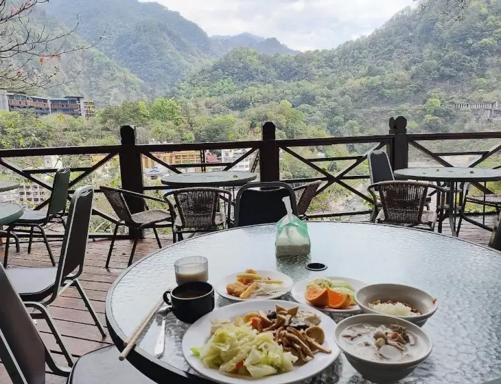 南寮登山步道附近美食