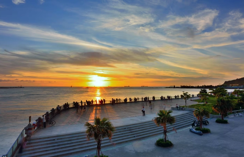 高雄爬山看海一日攻略｜柴山秘境、西子灣夕陽、私房路線全收錄