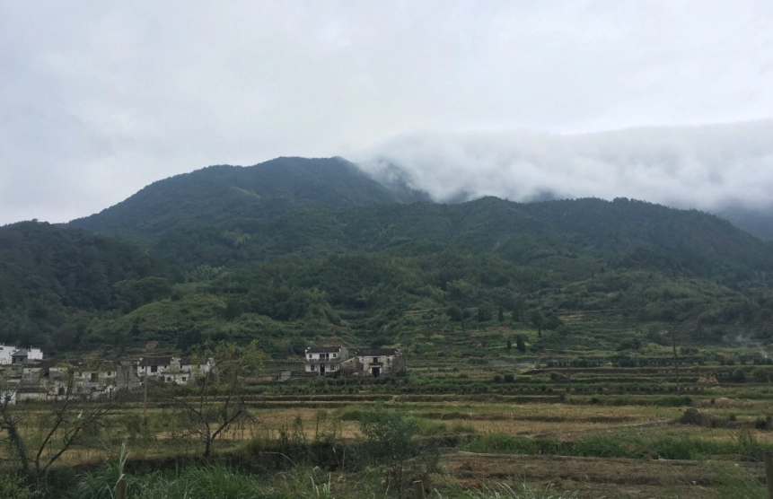 嶺腳景點一日遊攻略：瀑布、老街、礦坑與平溪線秘境全收錄