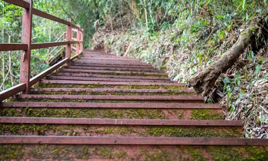 峨眉登山步道交通
