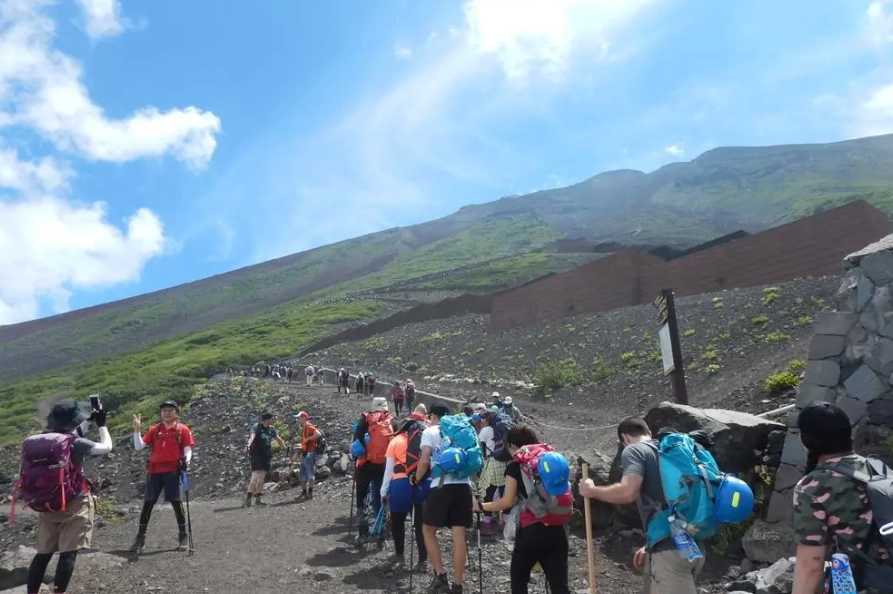 富士山登山準備全攻略：裝備、路線、體能一次搞定