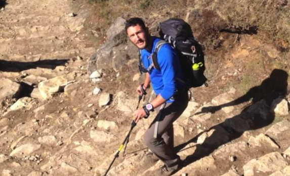 登山杖下坡技巧