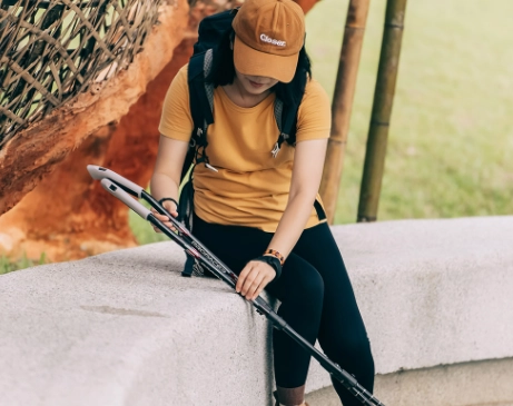 兩支登山杖比較 兩支登山杖比較